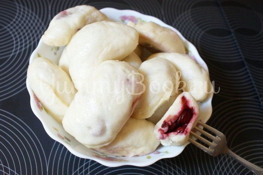 Рецепт вареников с вишнями в мультиварке на пару