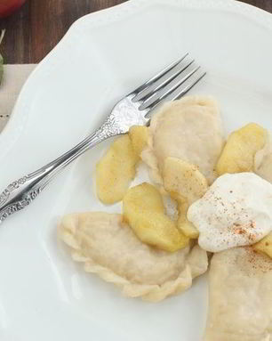 Вареники с яблоками и корицей