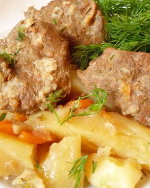 Пьяноежаркое из говядины запеченное в горшочке