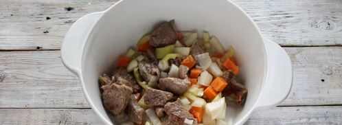 жаркое из баранины с картошкой в кастрюле. Шаг 4