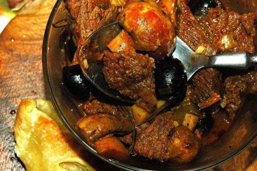 Рецепт жаркого из говядины с грибами и овощами