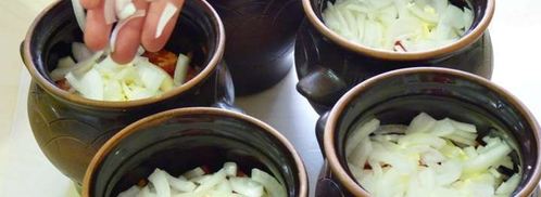 жаркое из свинины с картошкой в горшочках. Шаг 7