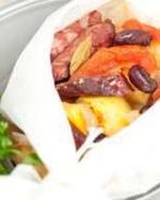 Жаркое с колбасками и овощами в лодочке SAGA