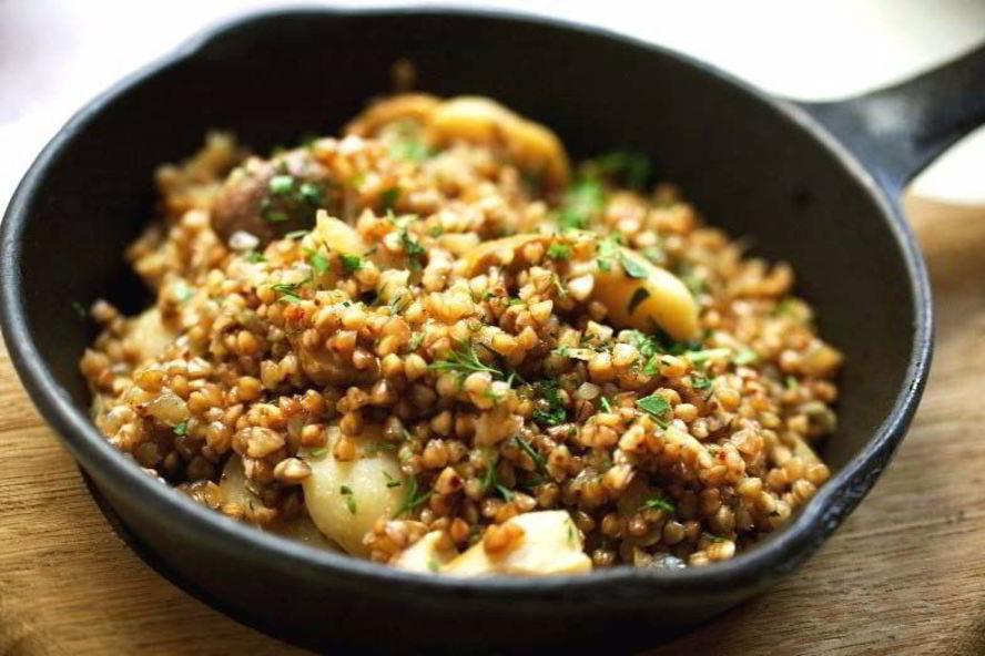 Рецепт гречки с грибами и перцем чили