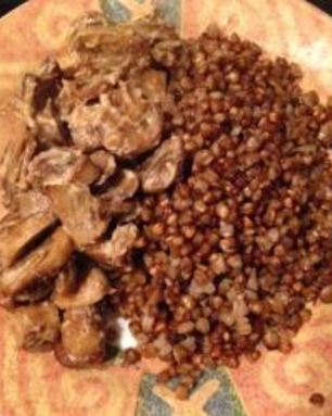 Гречка с грибной подливой