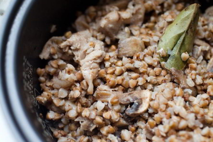 Рецепт гречки с курицей и грибами