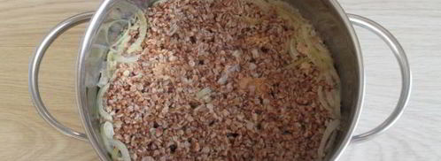 гречка с тушенкой в кастрюле. Шаг 11