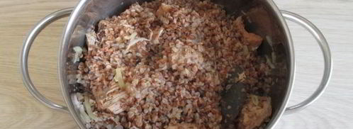 гречка с тушенкой в кастрюле. Шаг 12