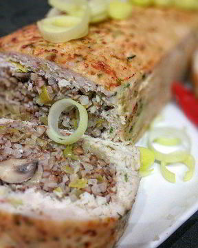 Гречневая каша с шампиньонами в мясном хлебце