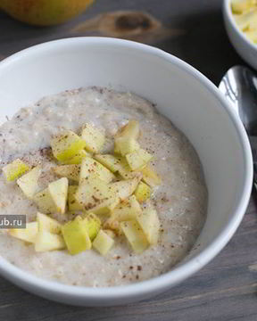 Овсяная каша с яблоками и корицей