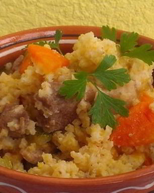 Пшеничная каша с соевым мясом и овощами