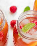 Чай с малиной и мелиссой