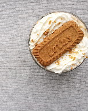 Кофе латте с пряничной пастой Biscoff