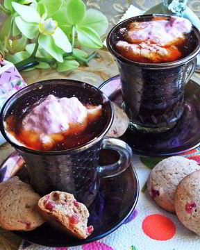 Кофе с малиновыми сливками