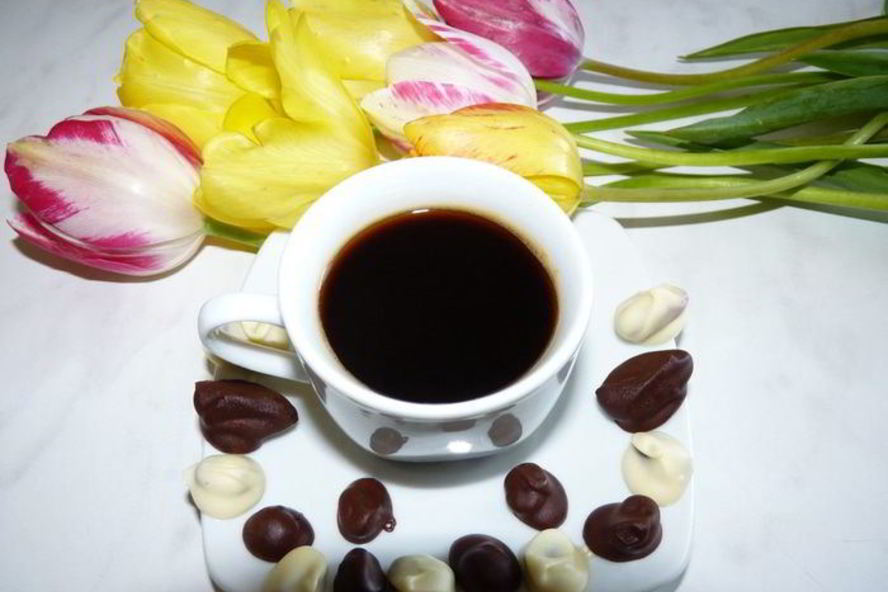 Рецепт кофе с миндалем и кофейные зернышки в шоколаде