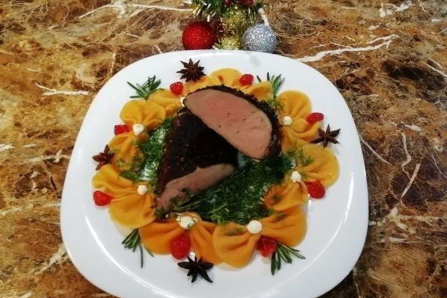 Рецепт свиной вырезки в кофейной панировке с пастой