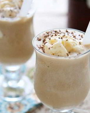 Коктейль Coffee Milkshake с шоколадным сиропом