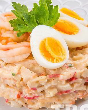 Коктейль из креветок и крабовых палочек