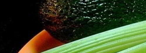 коктейль свекольно-томатный с сельдереем, базиликом и авокадо. Шаг 3