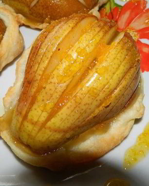 Корзинки с грушами и апельсиновым сиропом