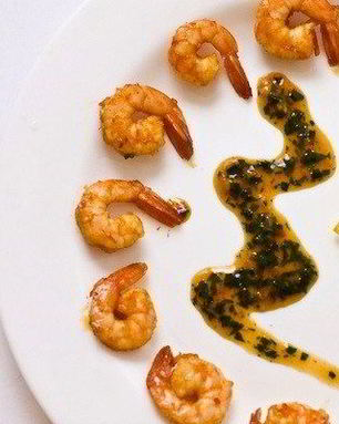 Креветочный коктейль с соусом из манго и базилика