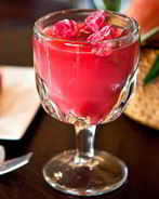 Пунш с лепестками роз