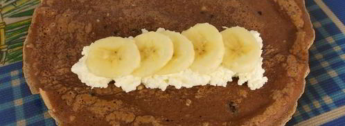 шоколадные блинчики с творогом, бананом и кофейным сиропом. Шаг 4