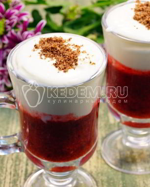 Брусничный смузи со сливками