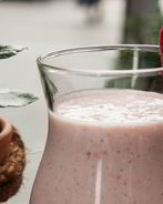 Клубничный смузи с овсянкой