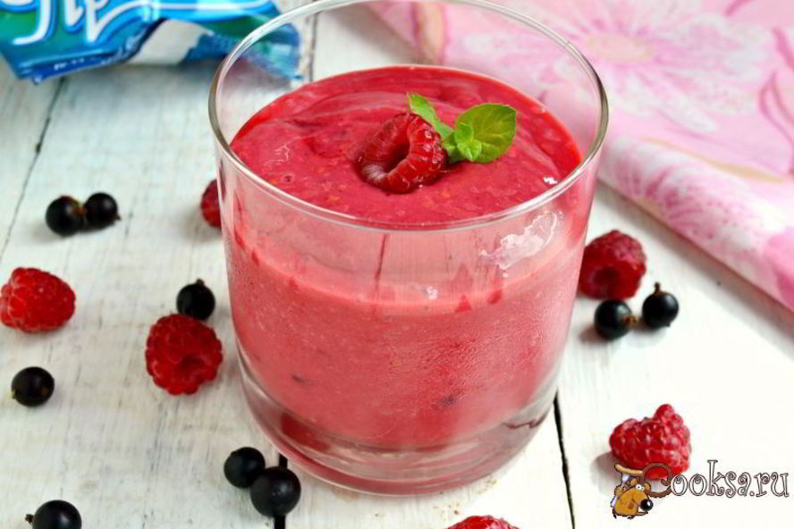 Рецепт малинового смузи с мороженым