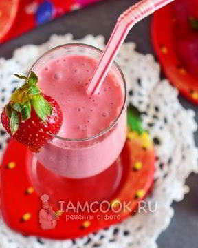 Смузи с замороженной клубникой