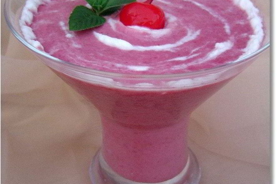 Рецепт вишневого смузи с йогуртом и овсяными хлопьями