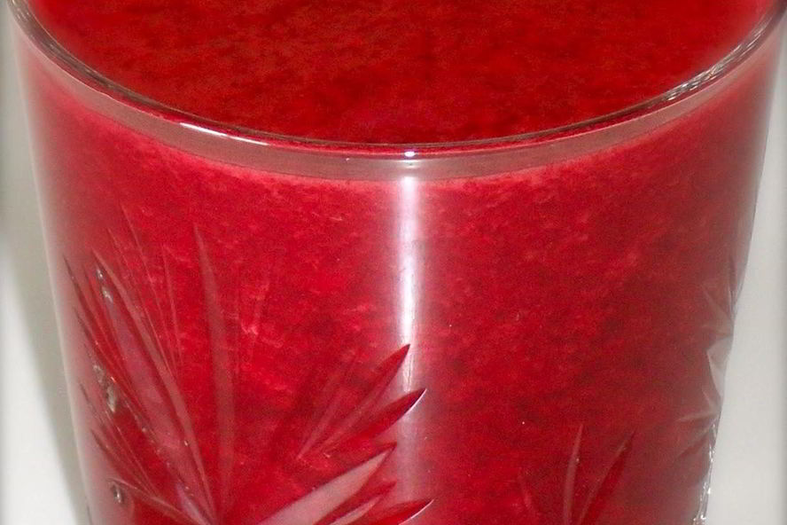 Рецепт витаминного напитка из свеклы, манго и помидор