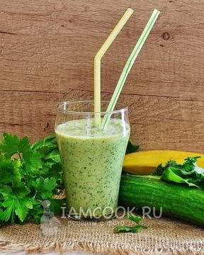 Зеленый коктейль на греческом йогурте