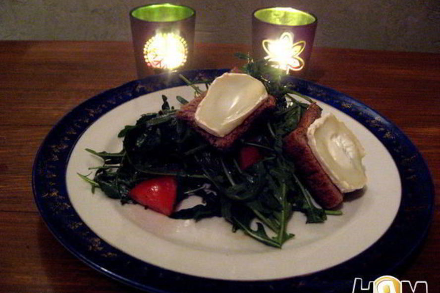 Рецепт французского салата с козьим сыром на тостах