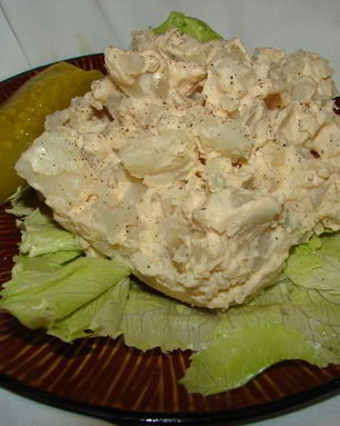 Американский картофельный салат с уксусом и майонезом