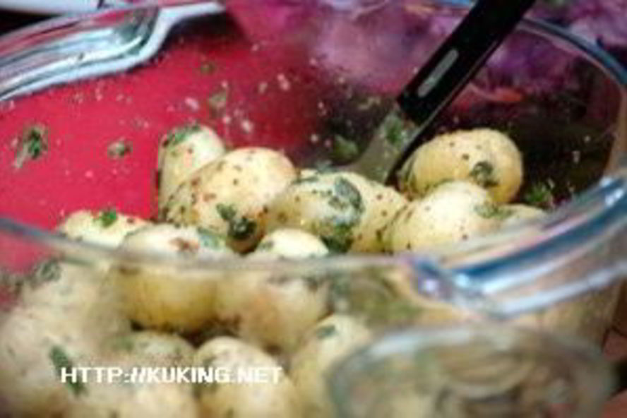 Рецепт горячего картофельного салата с травами