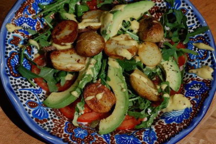 Рецепт картофельного салата с авокадо и домашним майонезом