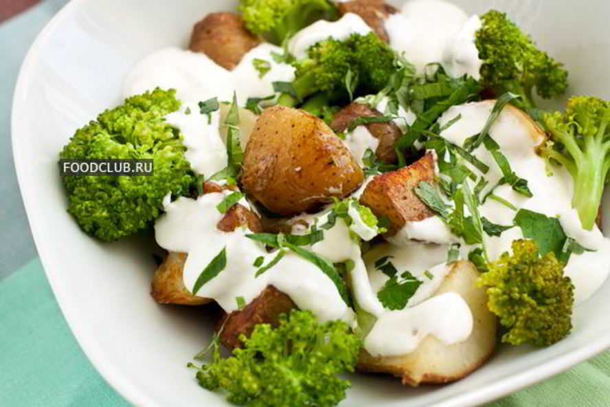 Рецепт картофельного салата с брокколи, мелиссой и тархуном