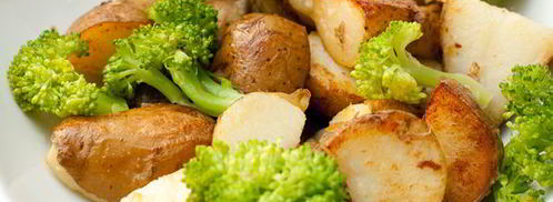 картофельный салат с брокколи, мелиссой и тархуном. Шаг 7