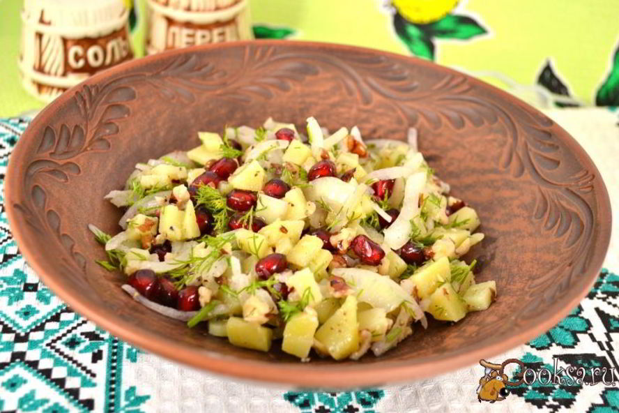 Рецепт картофельного салата с гранатом и грецкими орехами
