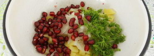 картофельный салат с гранатом и грецкими орехами. Шаг 2