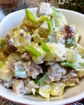 Картофельный салат с копченой рыбой