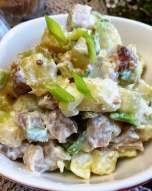 Картофельный салат с копченой рыбой