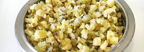 картофельный салат с маринованными грибами. Шаг 7