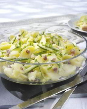 Картофельный салат с огурцом и салом