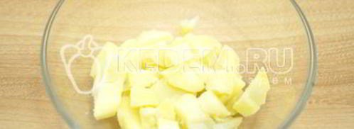 картофельный салат с зеленым горошком. Шаг 3