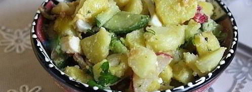 картофельный салат с жареным луком и свежими овощами. Шаг 7