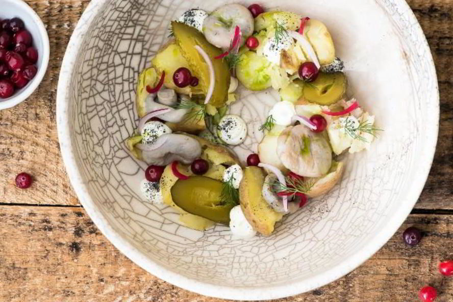 Рецепт салата с картофелем, груздями и сметаной