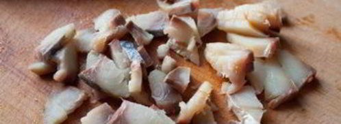 салат с картофелем, свеклой и копченой скумбрией. Шаг 5